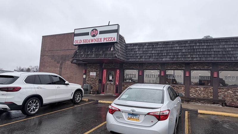 Old Shawnee Pizza, Shawnee, Kansas