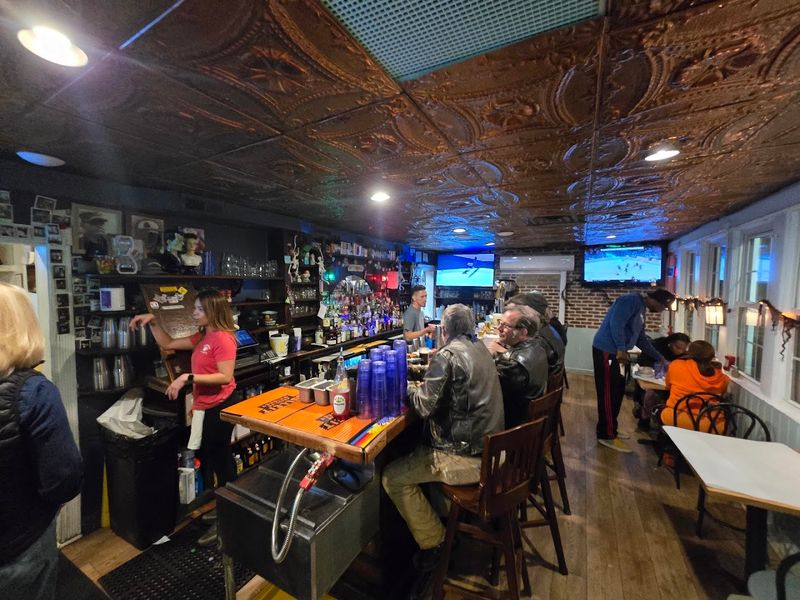 The Atmosphere That Makes Strangers Feel Like Regulars