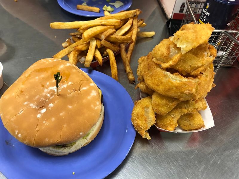 Your Confident, Friend-Approved Reason To Visit Hires Big H