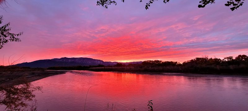 A Laid-Back Escape Beside The River
