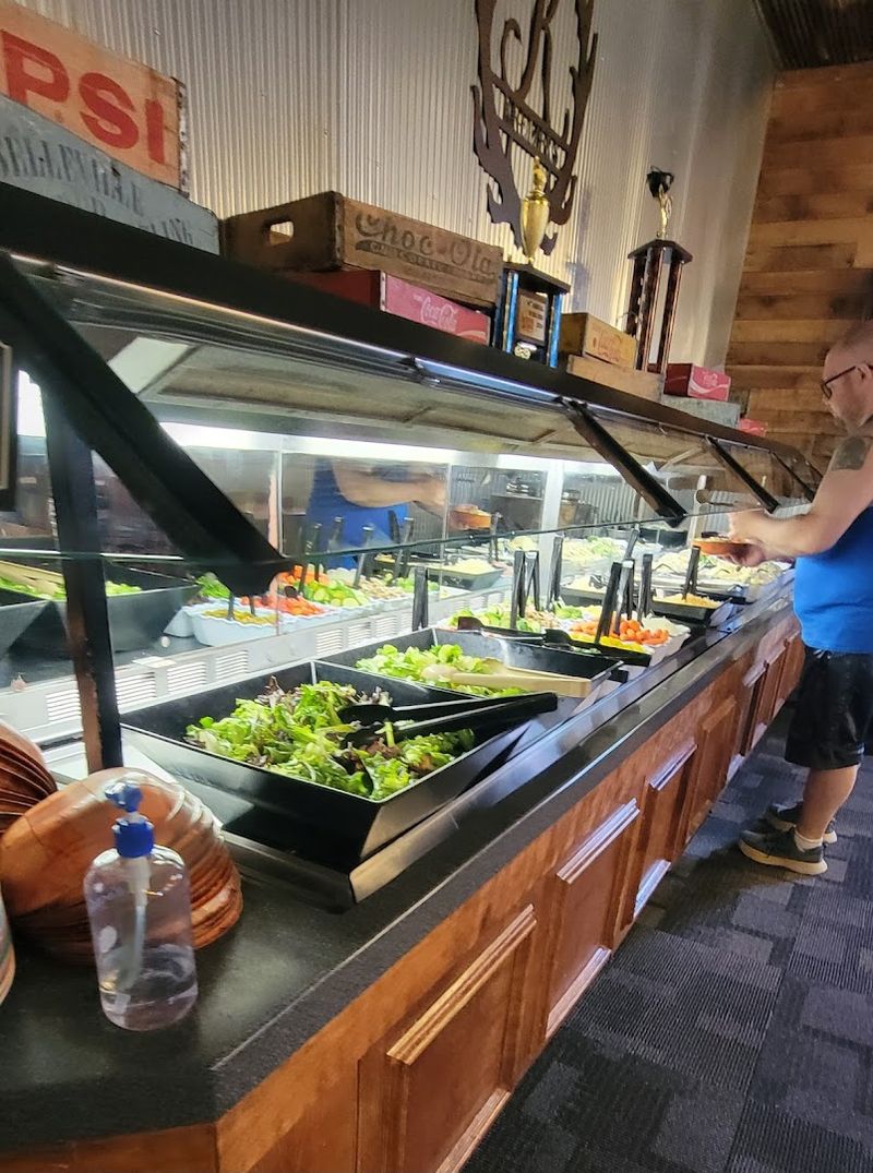 The Salad Bar That Earns Its Own Praise