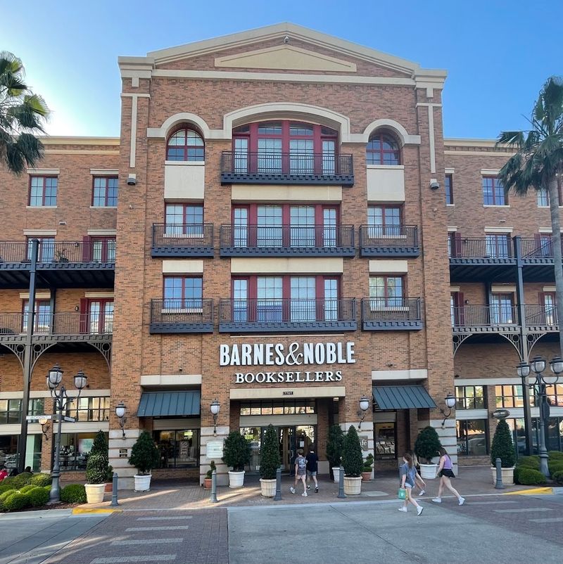 Barnes & Noble – Perkins Rowe