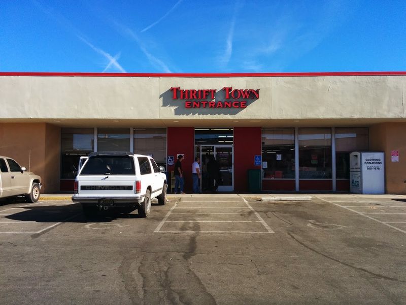 Thrift Town, Menaul Boulevard, Albuquerque