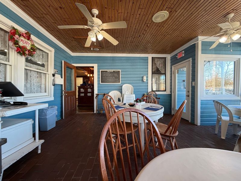The Blue Owl Restaurant 