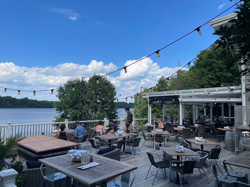 Birch's On The Lake