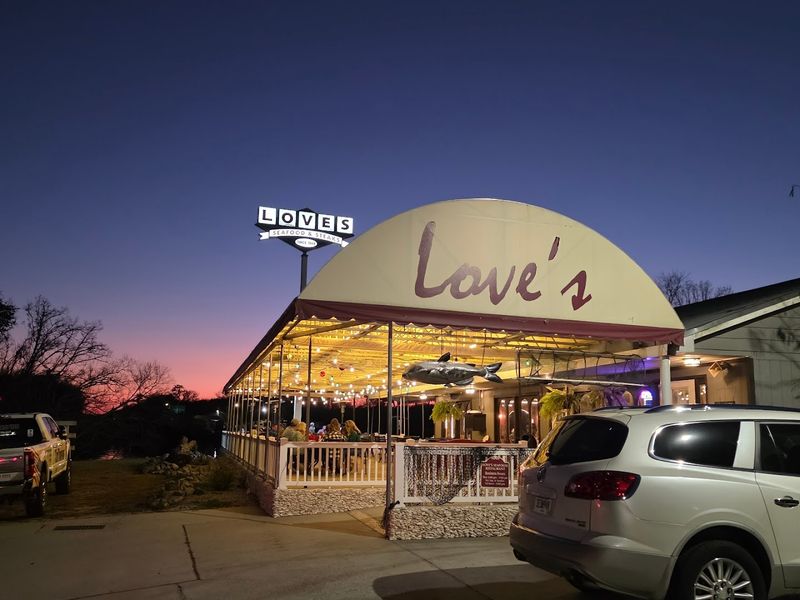Love's Seafood & Steaks