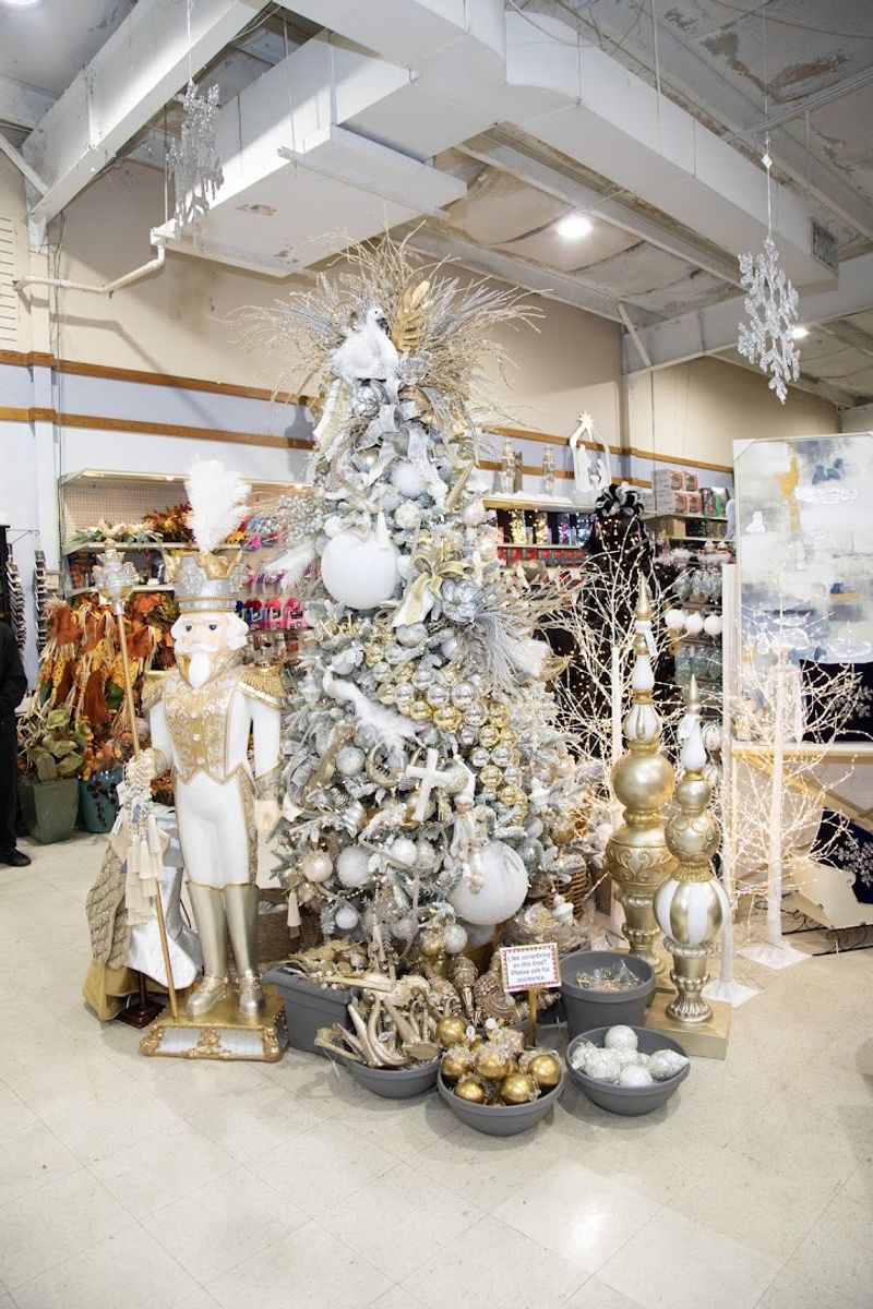 Seasonal Displays And Themes