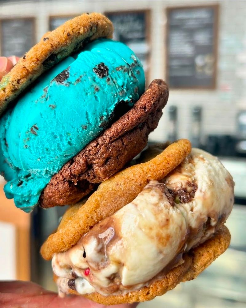 Frozen Custard Adds A Wisconsin Twist Between Every Pair Of Cookies