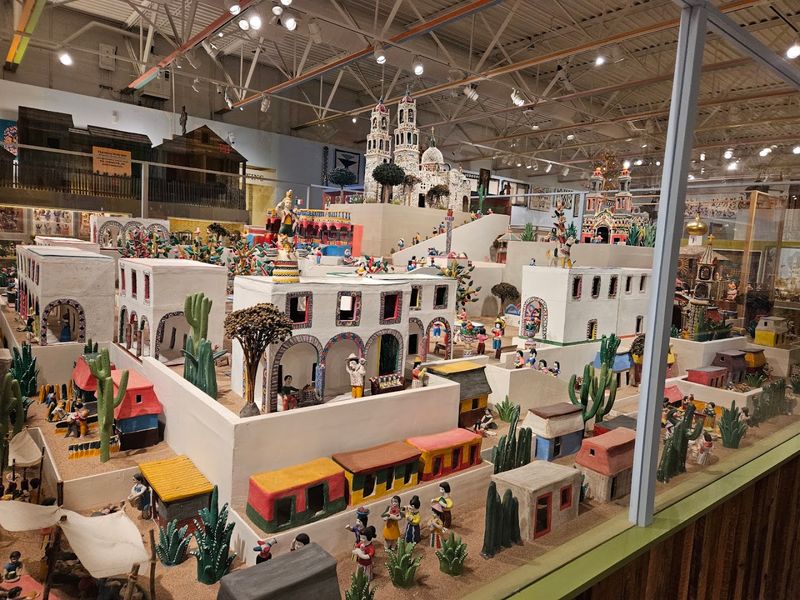 Miniature Worlds Stretch Across Enormous Displays