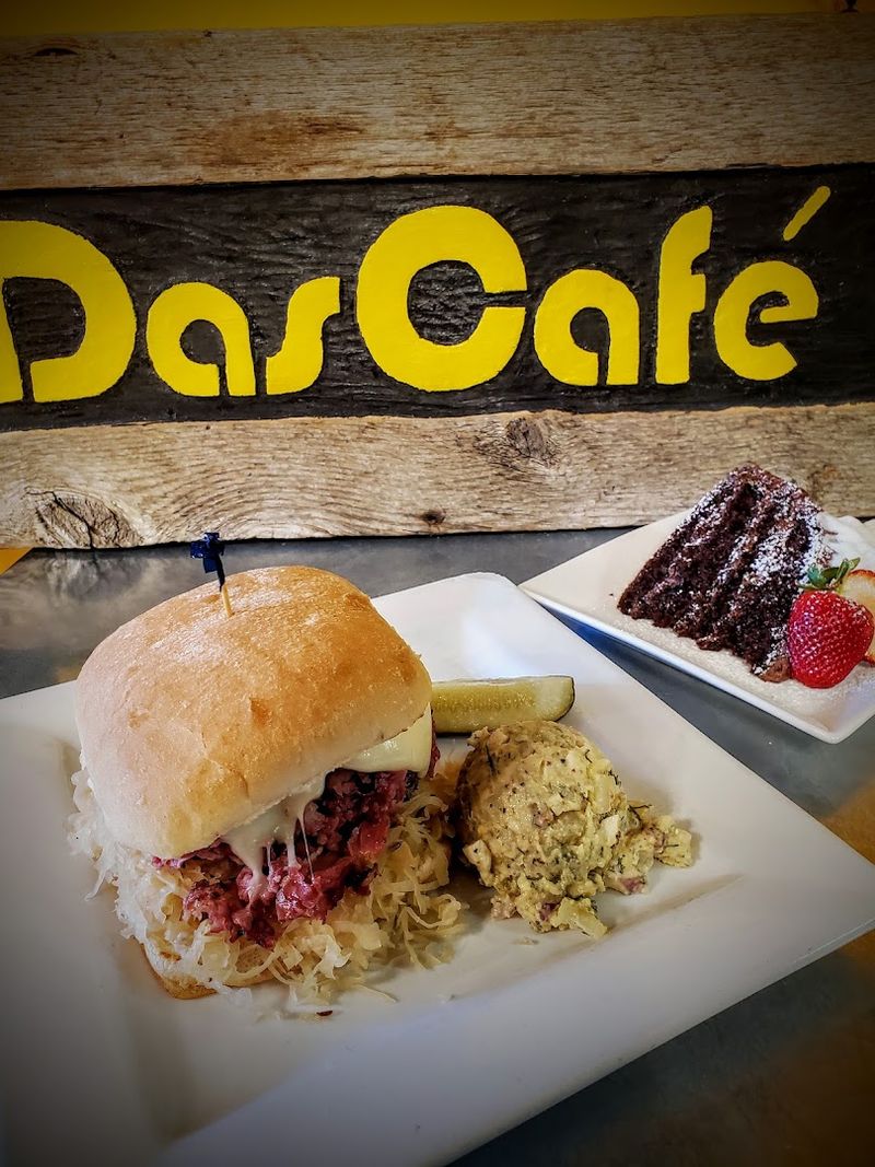 Das Café And The Menu That Refuses To Be Ordinary