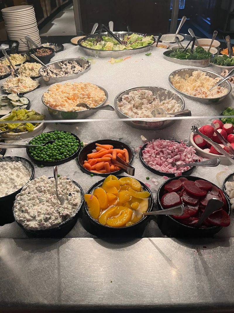 The Salad Bar That Actually Lives Up To The Talk