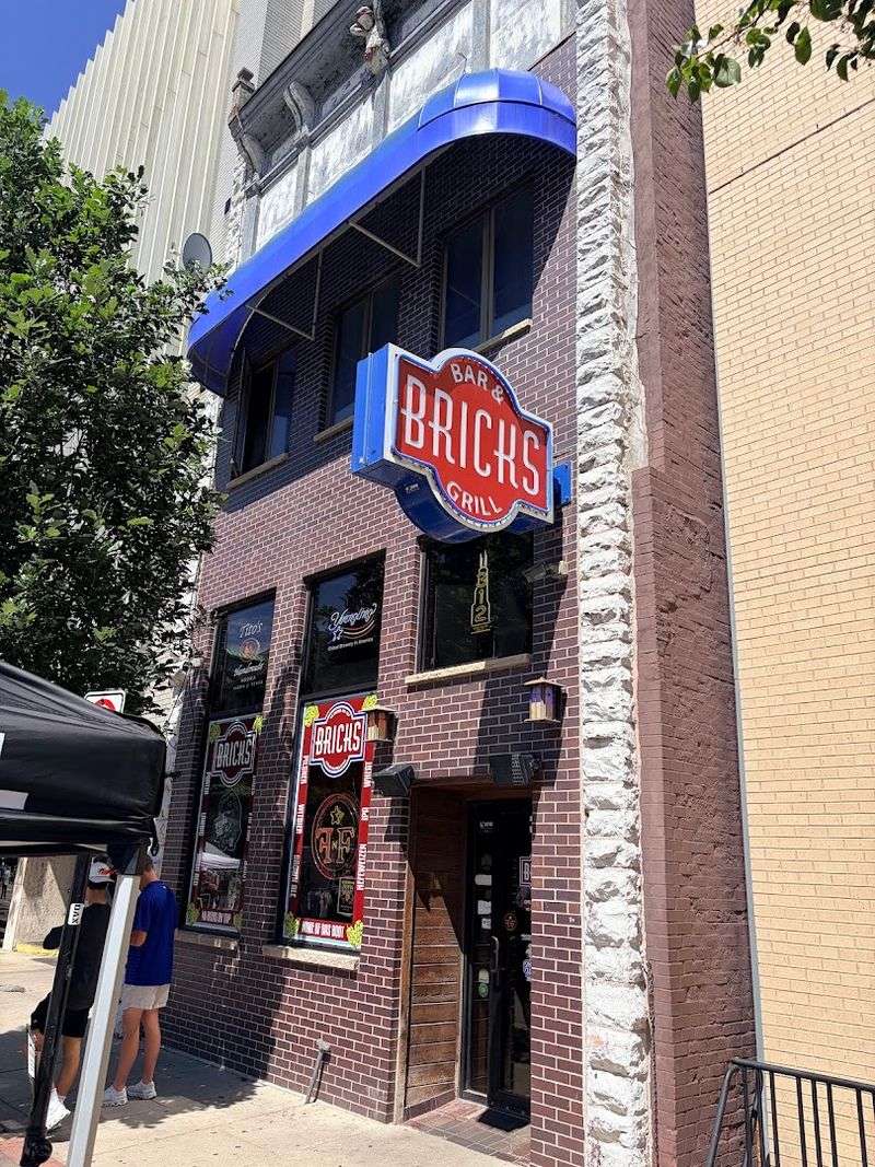 Bricks Bar & Grill, Cedar Rapids