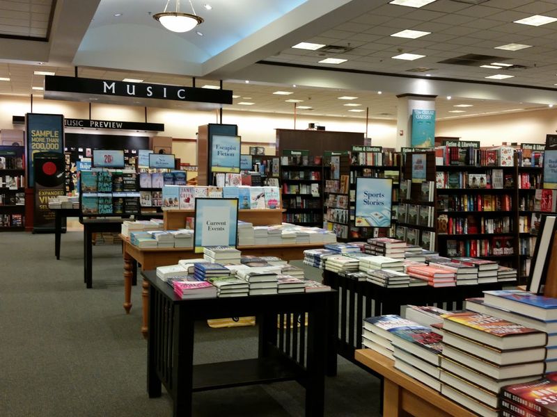 Barnes & Noble – Lafayette