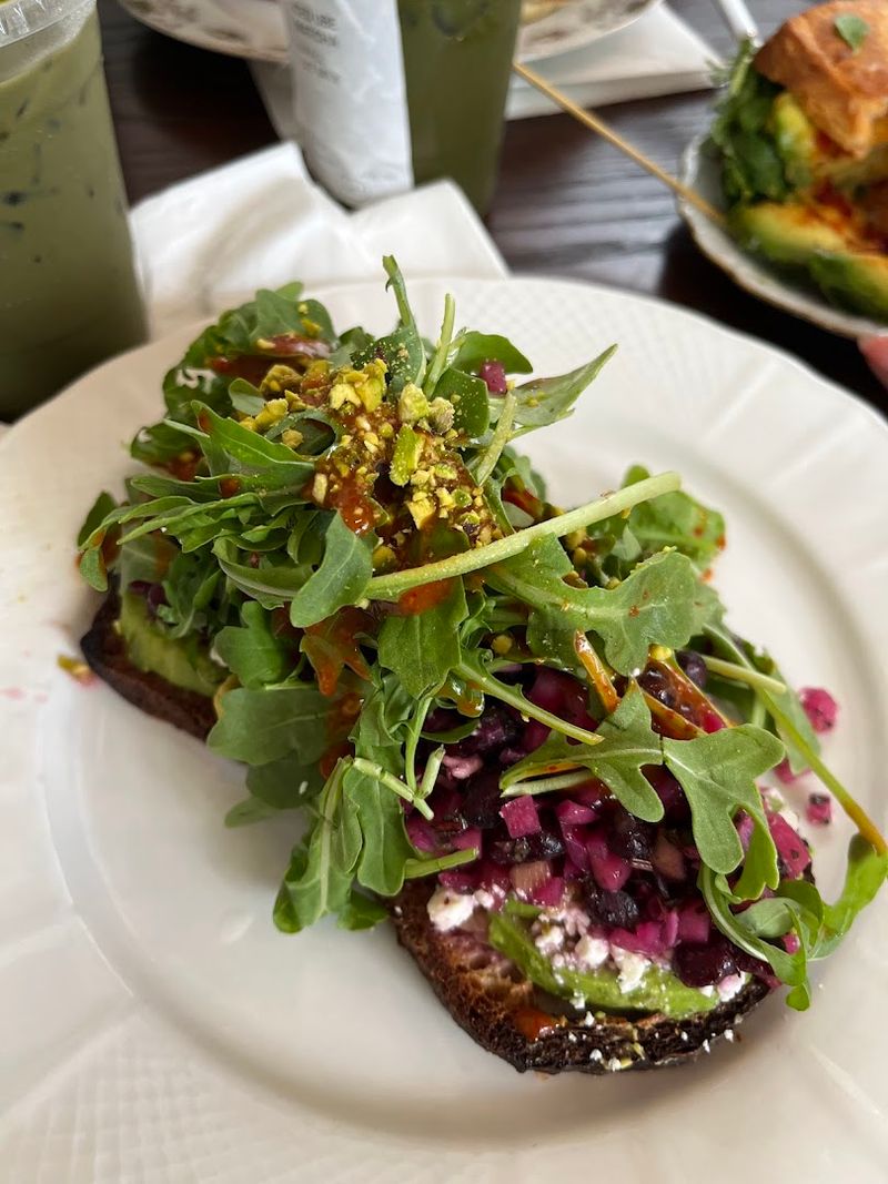 Verveine Cafe & Bakery 