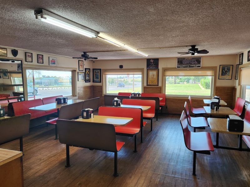 Holly's Drive Inn