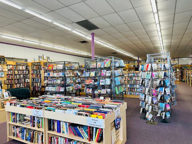 Book-A-Holic Plaza West, Wichita, KS