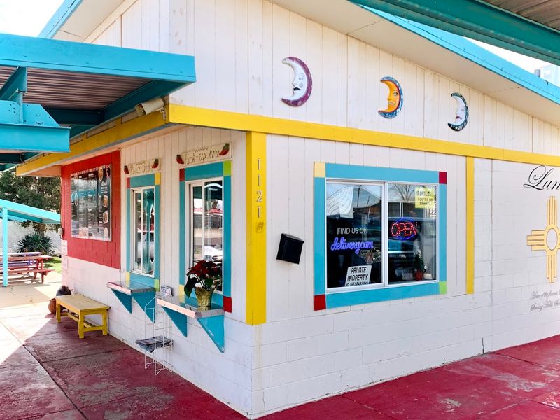 Luna's Drive Inn