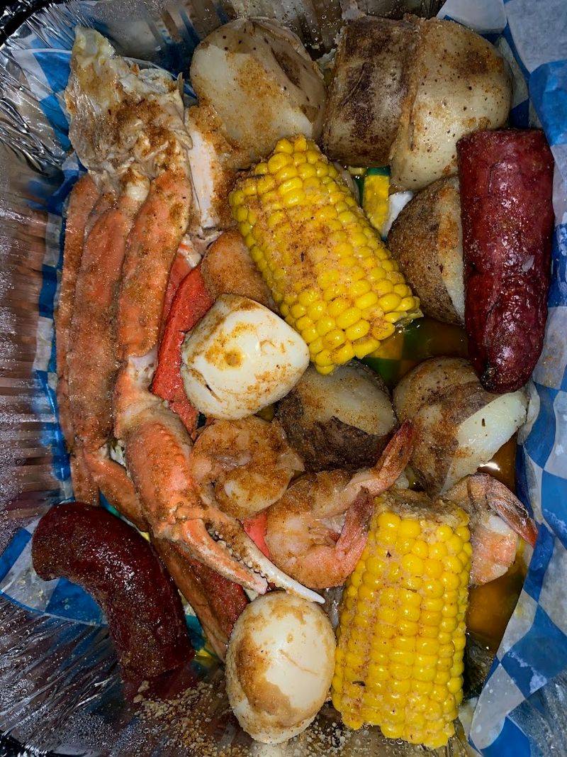 Garlic Seafood Trays Keep Both Hands Employed