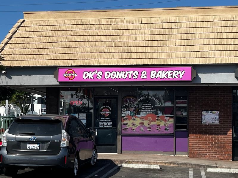 DK's Donuts & Bakery 