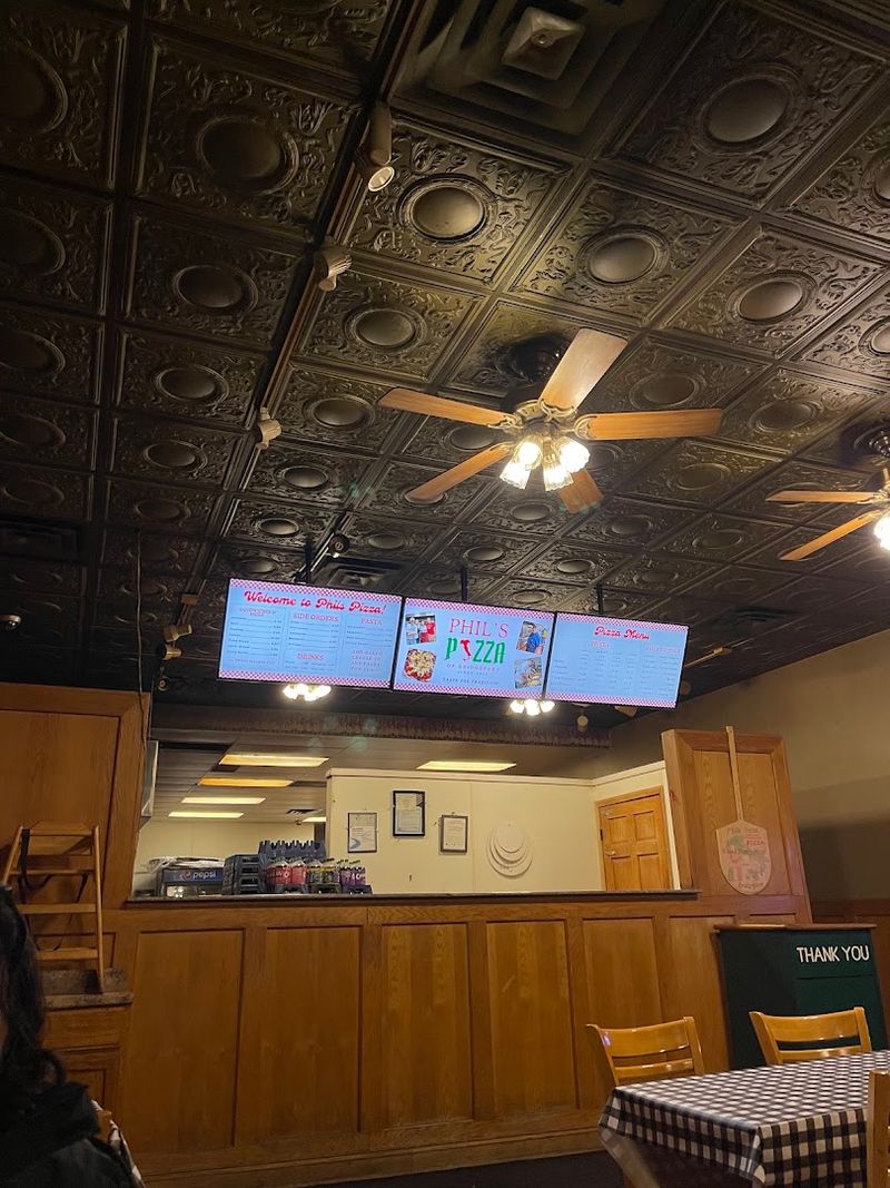 A Cash-Only Counter Keeps Dinner Direct