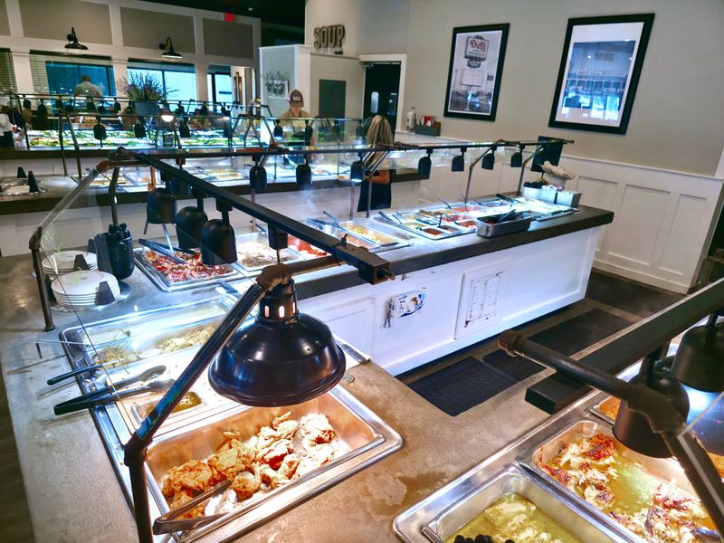 A Retro Buffet That Has Earned Its Loyal Following