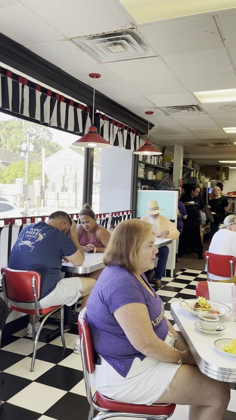 Louie’s Cafe