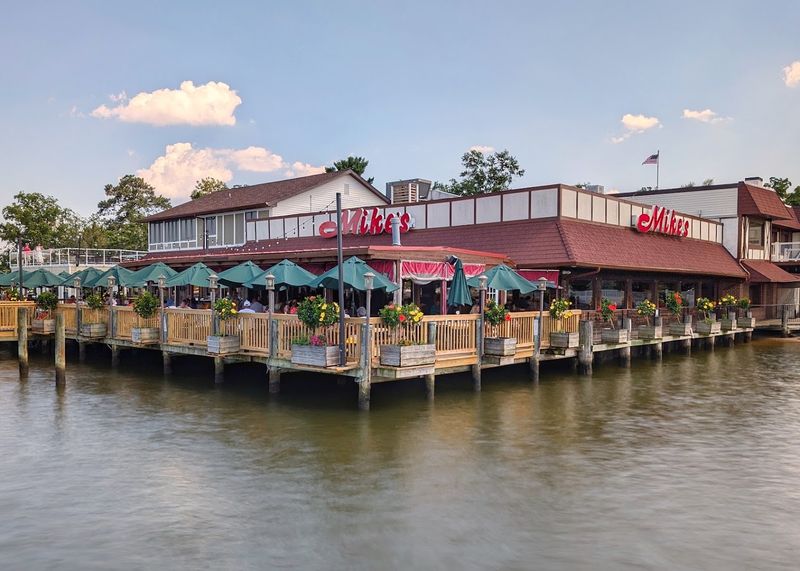 Mike's Restaurant And Crabhouse