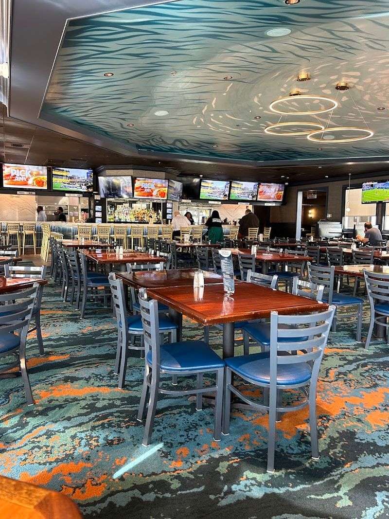 A 1982 Opening Grew Into A 900-Seat Landmark