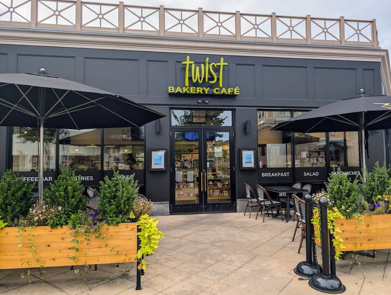 Twist Bakery & Cafe 