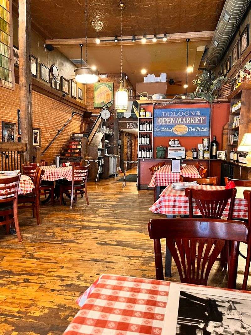 Vinny Vanucchi's Little Italy, Dubuque