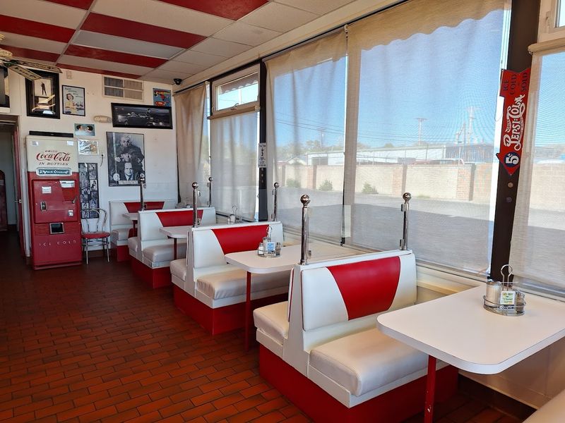 Aurelia's Diner