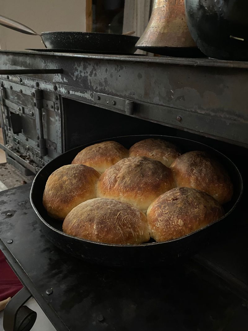 Observe Dutch Oven Demonstrations