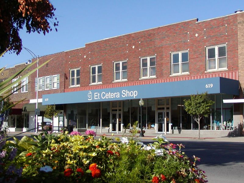 Newton Et Cetera Shop, Newton