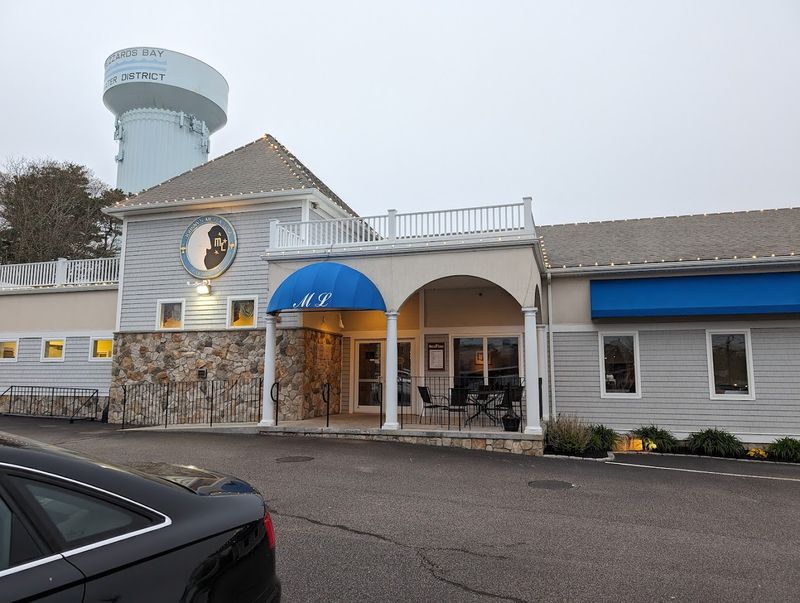 Mezza Luna Restaurant