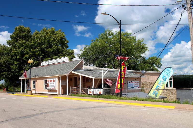 The Dam Bar And Grill, Guttenberg