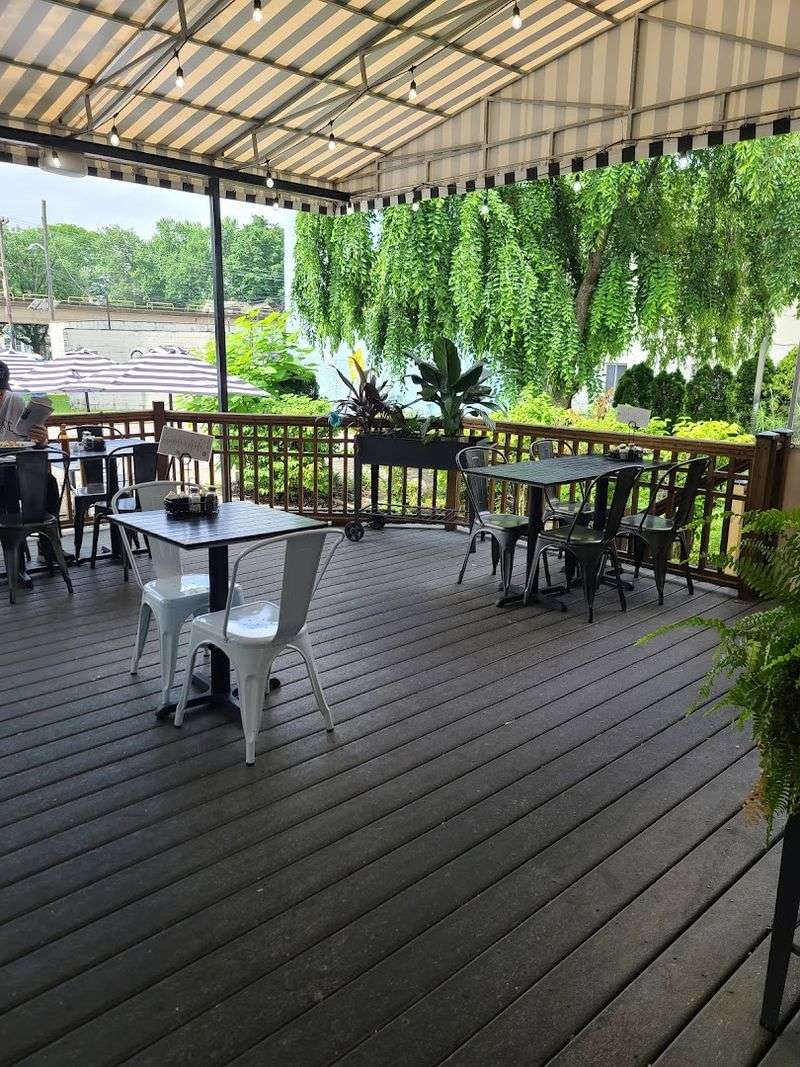 Sabrina's Café 