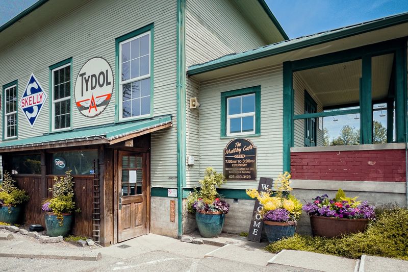 A Café Built Inside A 1937 School Gymnasium