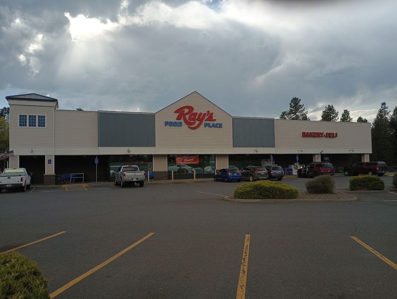 Ray’s Grocery, 2210 Alexandria Highway, Leesville, LA 71446