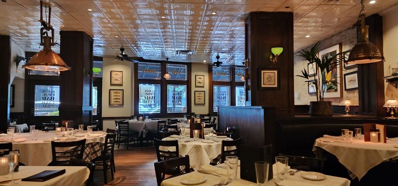 Hugo’s Frog Bar & Fish House