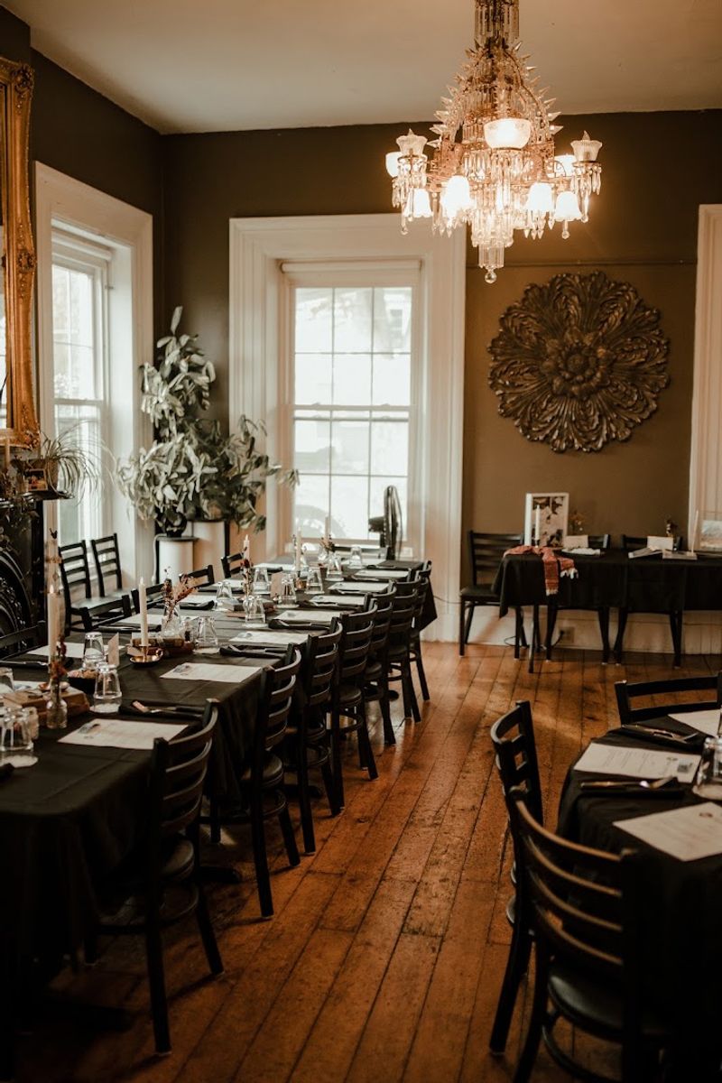 The Crane And Pelican Cafe, Le Claire