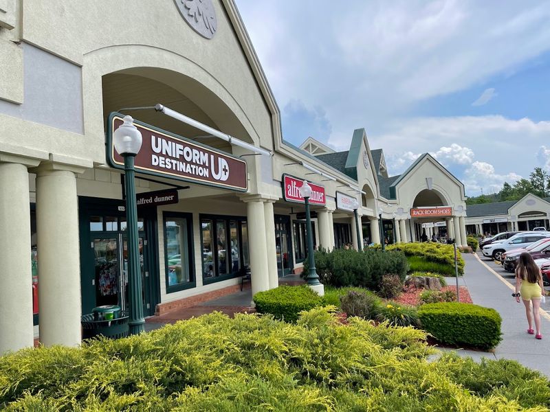 The Parkway Location Makes This An Easy Smokies Add-On
