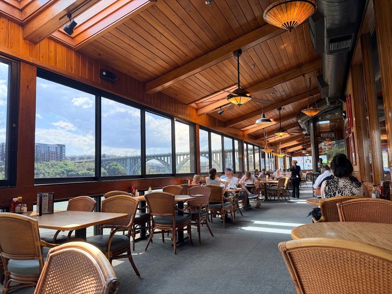 Calhoun's On The River