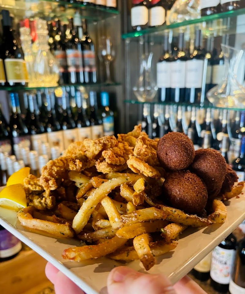 MeMe’s Bar & Grille