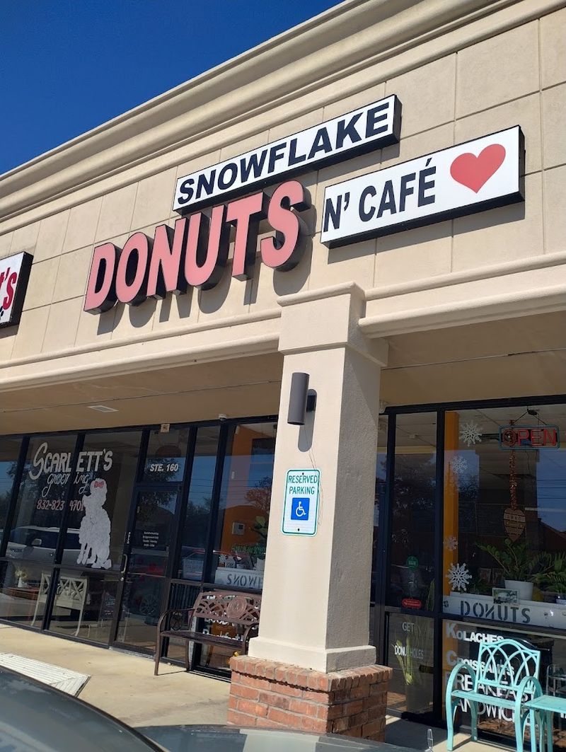Robin's Snowflake Donuts And Cafe