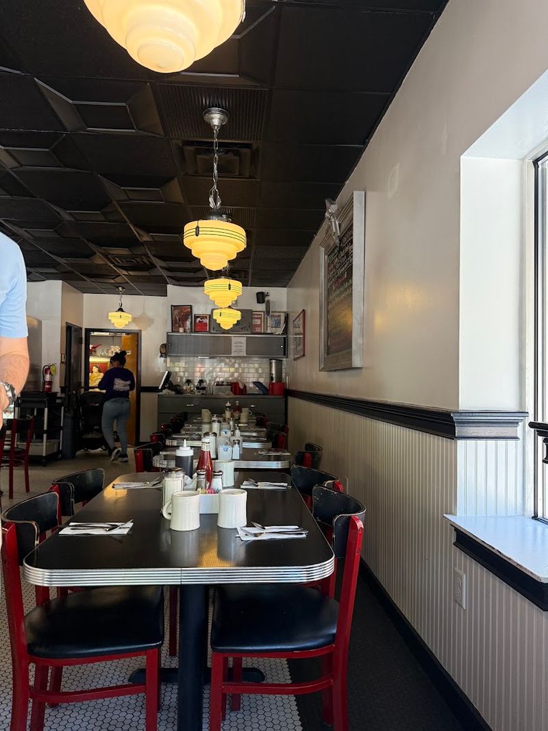 Mike’s City Diner