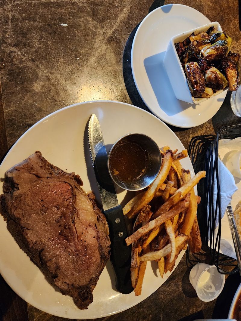 The Steakhouse Burger Diners Cannot Stop Talking About