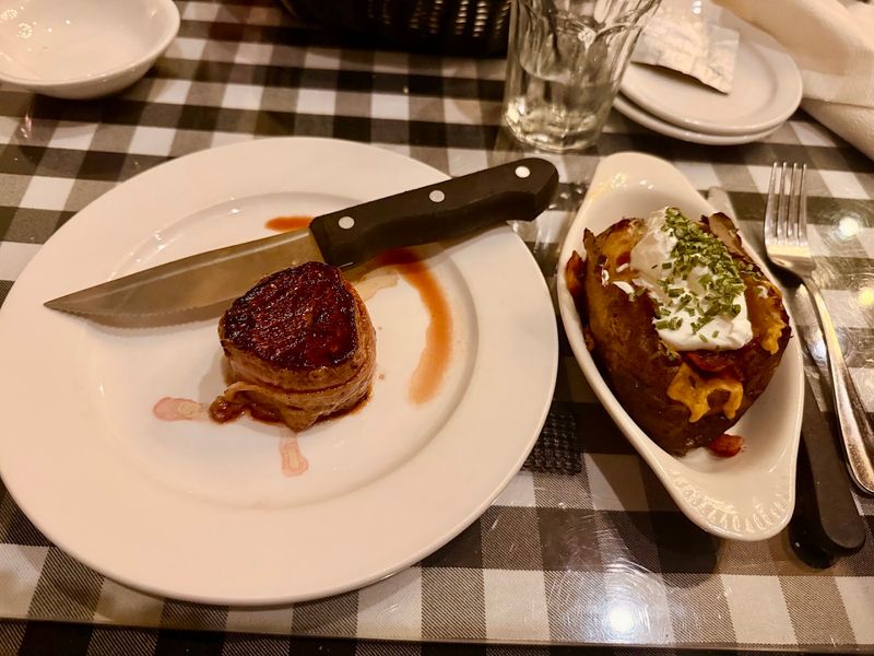 Linda's La Cantina Steakhouse