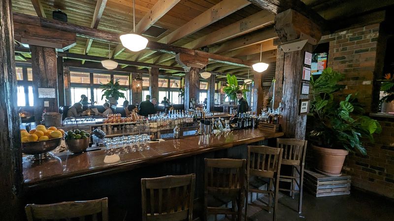 Jonah’s Seafood House & 2601 Oyster Bar
