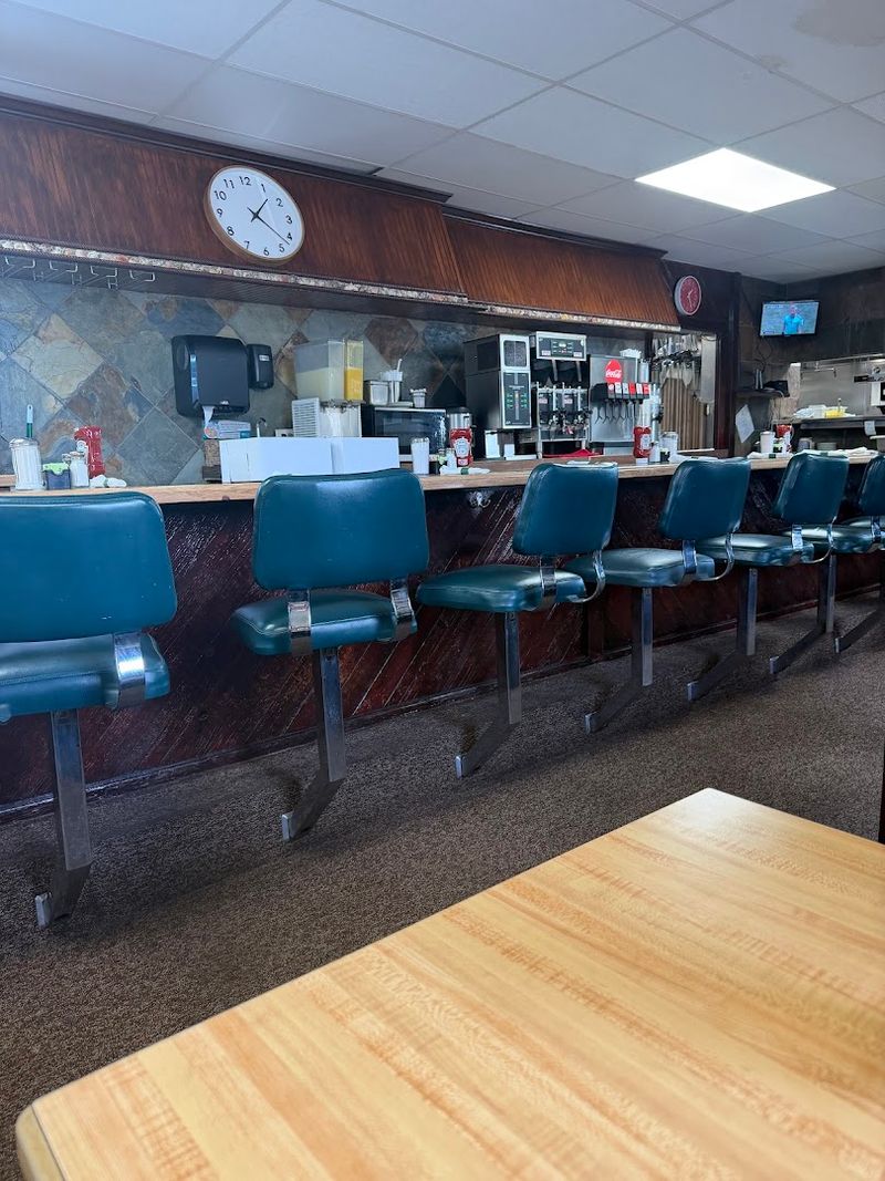 A Diner That Feels Like A TV Set In The Best Way