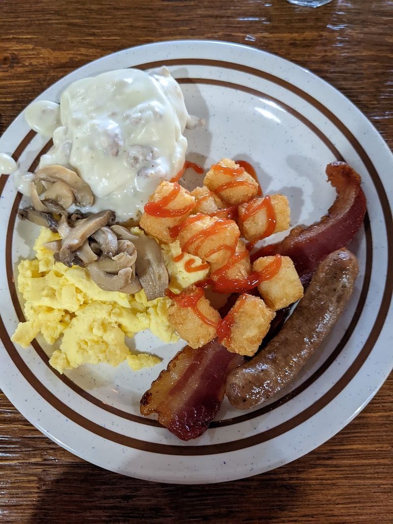 Biscuits And Gravy Done The Old-Fashioned Way